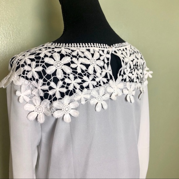 White lace neck blouse w drawstring bell sleeves - Picture 7 of 7